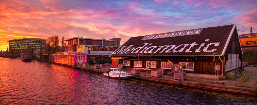 Private Guesthouse Bnb The Waterhouse Houseboat Amsterdam Exterior photo