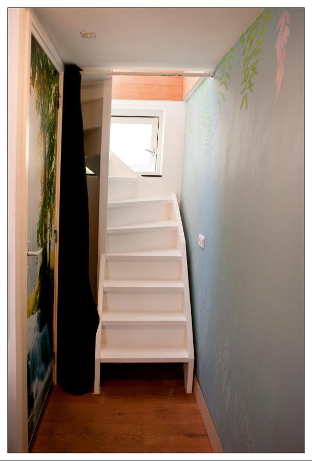 Private Guesthouse Bnb The Waterhouse Houseboat Amsterdam Exterior photo